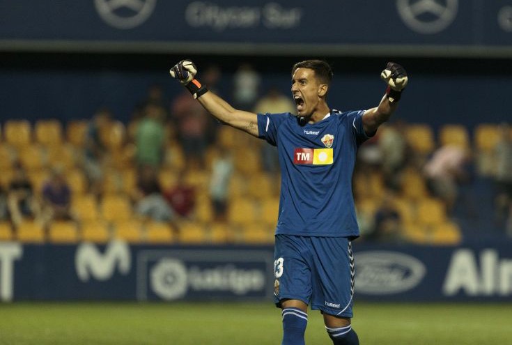 Edgar Badía celebra una acción durante el partido ante el Alcorcón / LFP